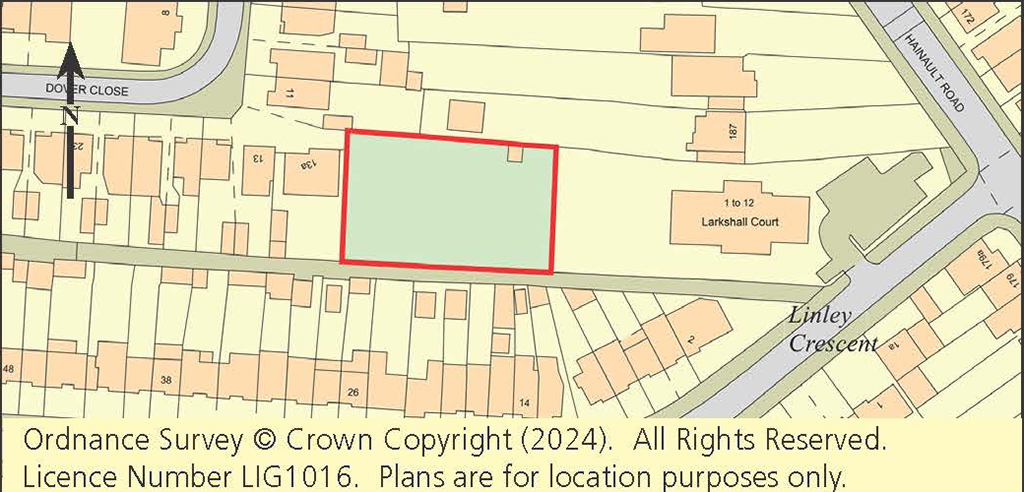 Lot: 114 - OVERGROWN PARCEL OF LAND IN RESIDENTIAL AREA -